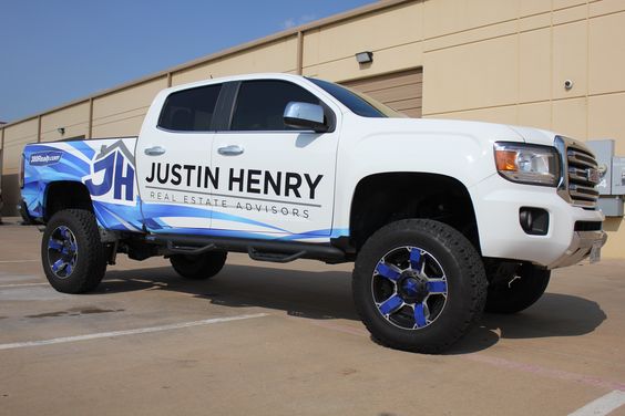 How Do You Select the Right Colors Truck Wrap Design?